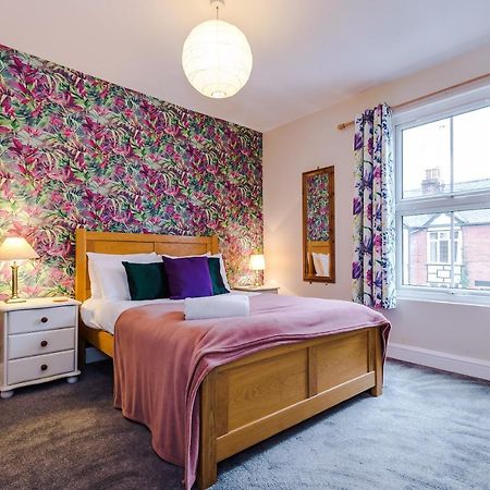 Cosy House With Garden & Parking, Sheffield Villa Bagian luar foto