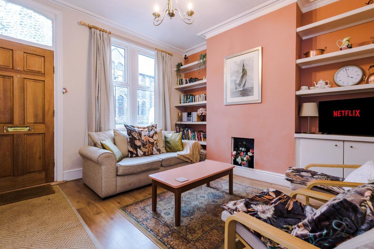 Cosy House With Garden & Parking, Sheffield Villa Bagian luar foto