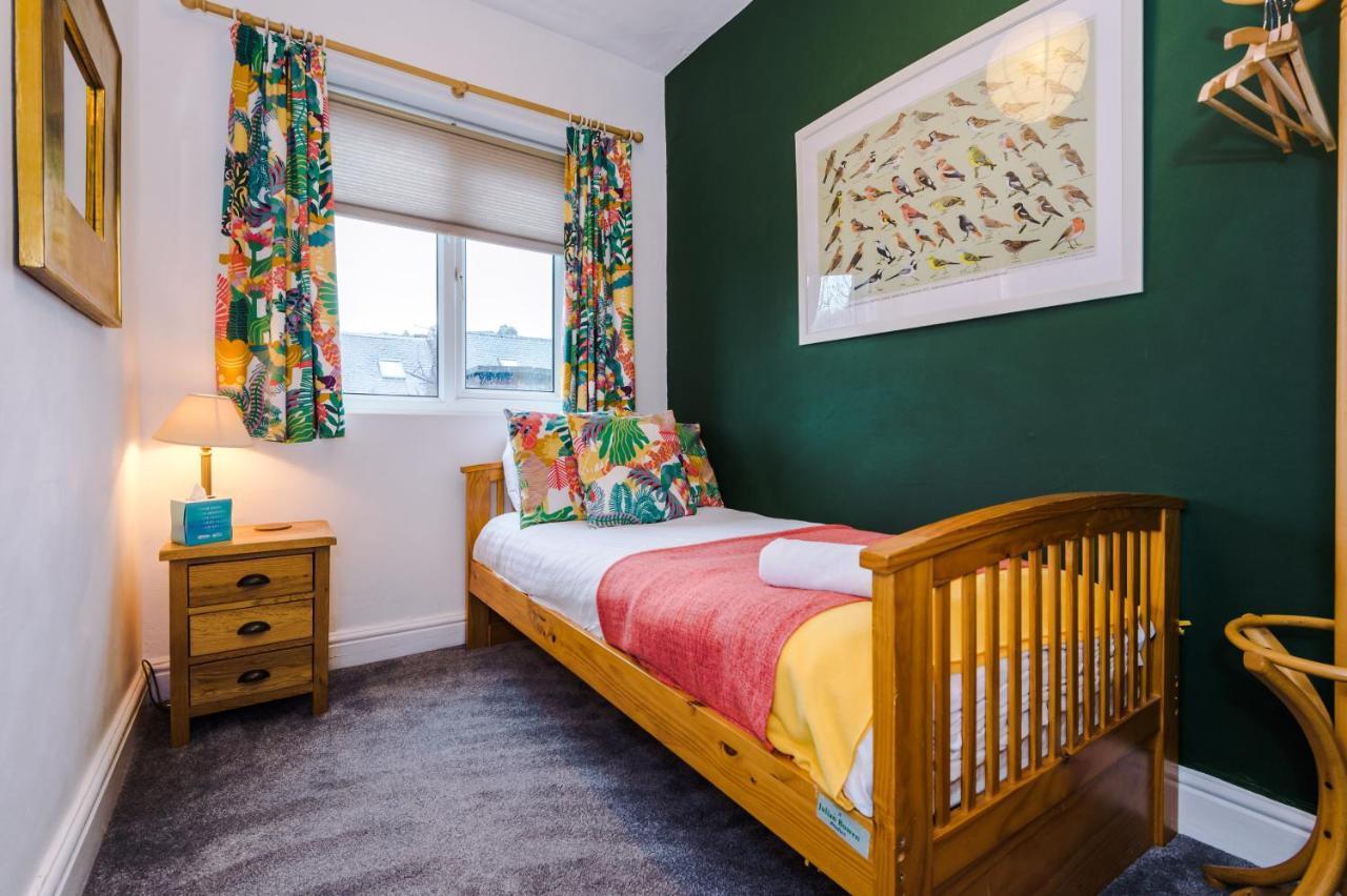 Cosy House With Garden & Parking, Sheffield Villa Bagian luar foto