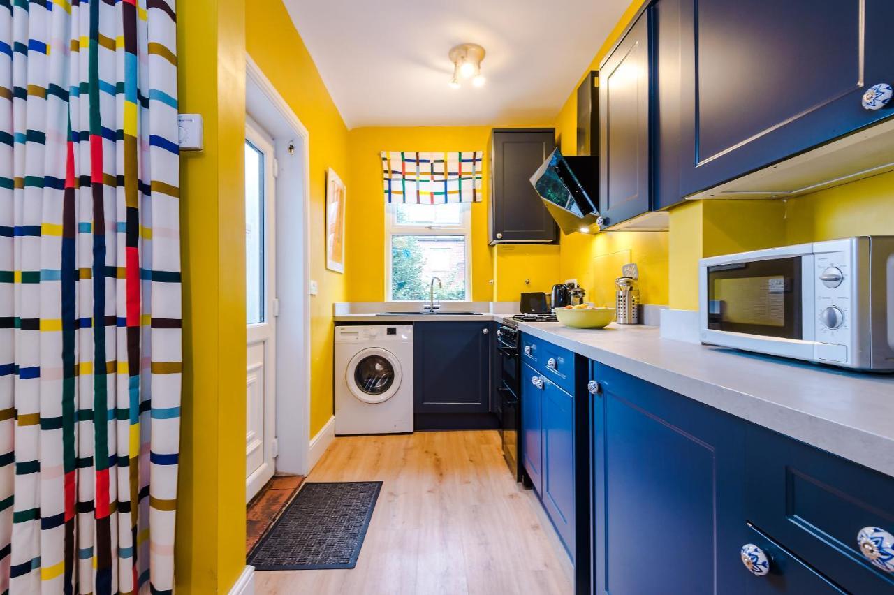 Cosy House With Garden & Parking, Sheffield Villa Bagian luar foto