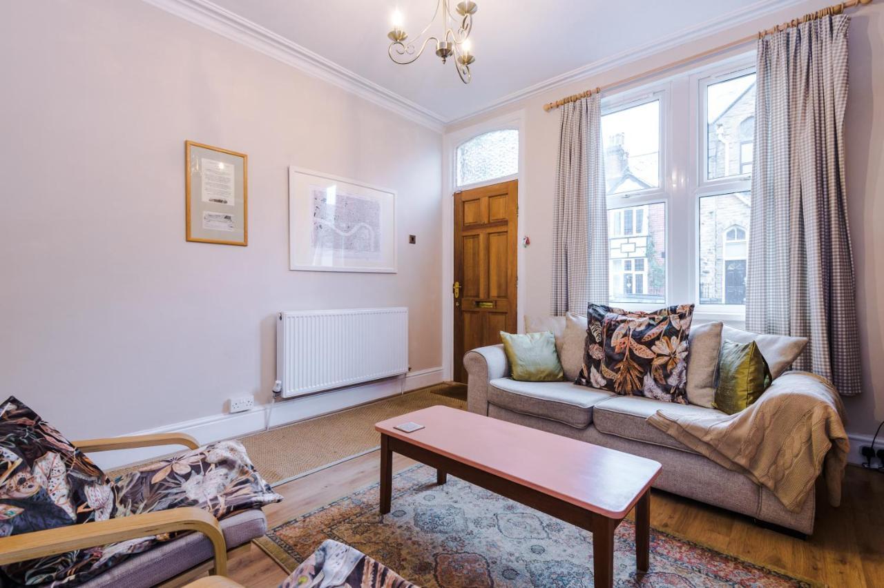 Cosy House With Garden & Parking, Sheffield Villa Bagian luar foto