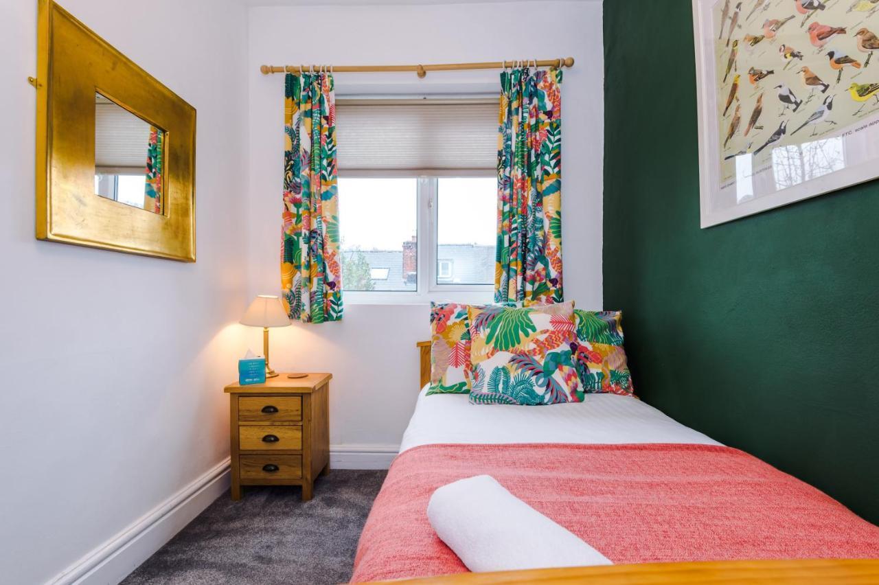 Cosy House With Garden & Parking, Sheffield Villa Bagian luar foto
