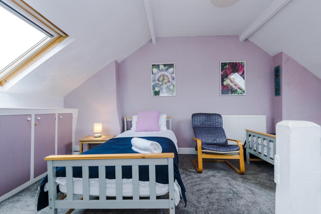 Cosy House With Garden & Parking, Sheffield Villa Bagian luar foto