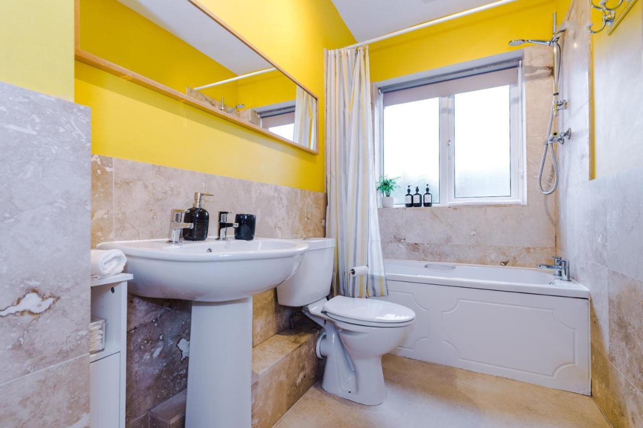 Cosy House With Garden & Parking, Sheffield Villa Bagian luar foto