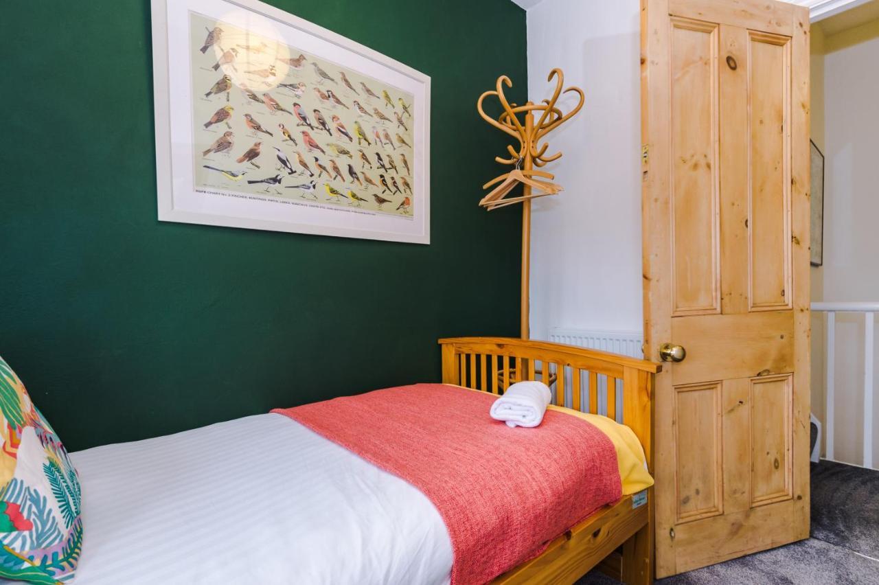 Cosy House With Garden & Parking, Sheffield Villa Bagian luar foto