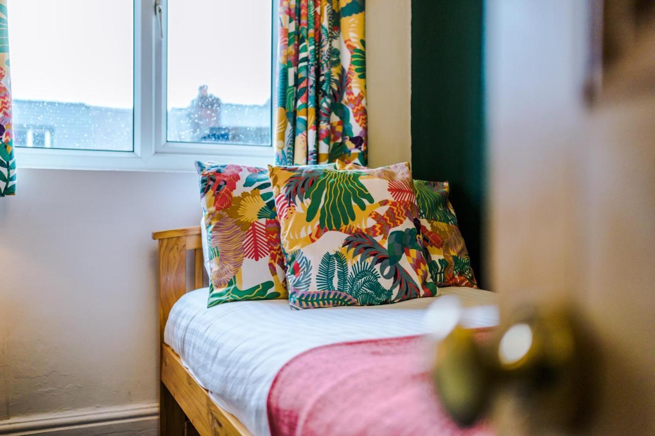Cosy House With Garden & Parking, Sheffield Villa Bagian luar foto
